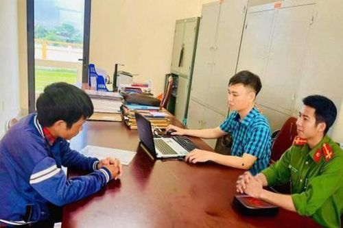 Cướp dế giữa đường