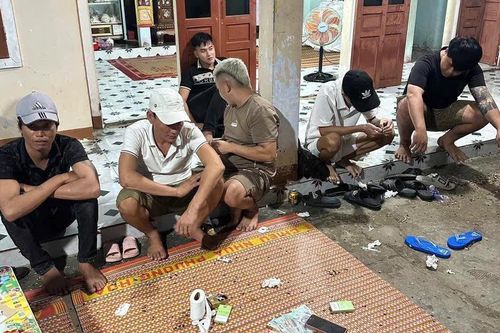 Lợi dụng đám tang tổ chức đánh bạc