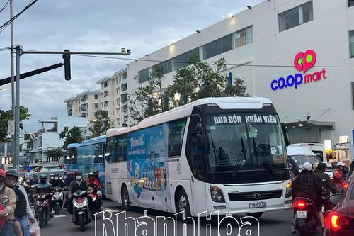 Nha Trang: Cho phép xe khách trên 29 chỗ lưu thông theo hướng Lê Hồng Phong - Vinpearl vào giờ cao điểm