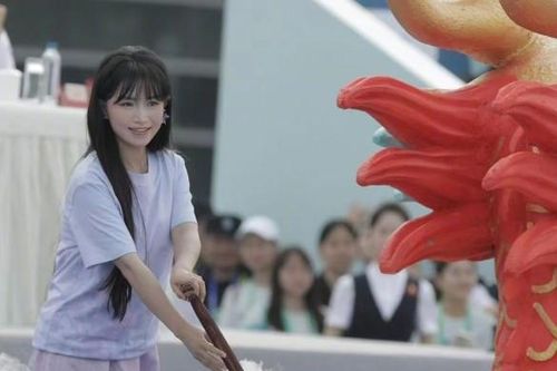 'Tiên nữ đồng quê' Trung Quốc gây chú ý sau nửa năm ở ẩn