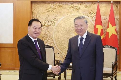 Tổng Bí thư: Việt Nam luôn ủng hộ mạnh mẽ công cuộc phát triển của Lào