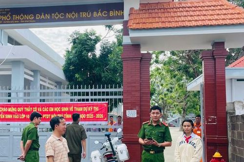 Bình Thuận: Công an dùng xe công vụ hỗ trợ thí sinh đi nhầm điểm thi 60km trong kỳ thi tuyển sinh lớp 10