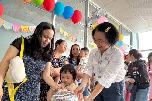 Bệnh viện Đa khoa Yersin Nha Trang tổ chức Ngày Quốc tế Thiếu nhi cho bệnh nhi