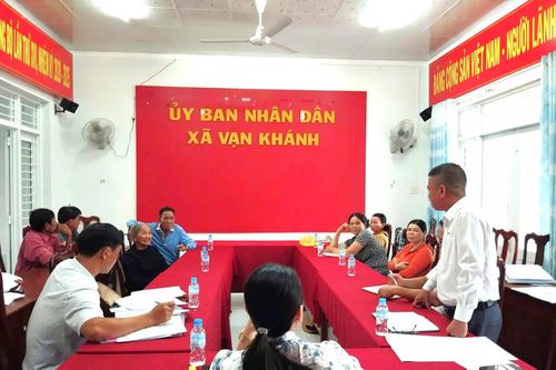 PC Khánh Hòa vận động người dân bàn giao mặt bằng để thực hiện dự án điện