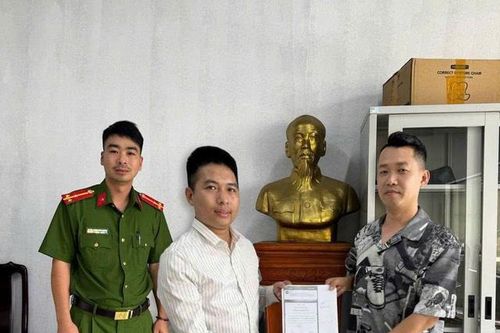 Nhận được 2,8 tỉ từ tài khoản lạ, người đàn ông vội báo công an