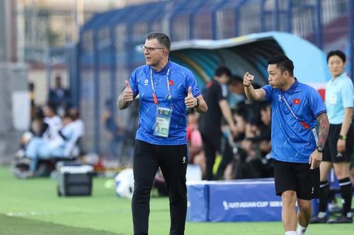HLV Cristiano Roland quá giỏi