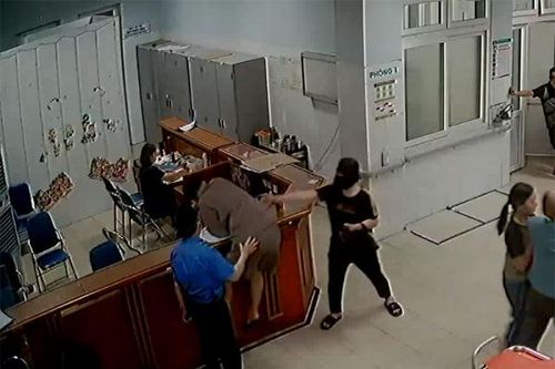 Tạm giữ hình sự đối tượng hành hung nữ điều dưỡng tại bệnh viện
