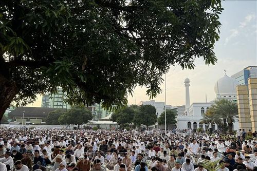 Hàng nghìn tín đồ Hồi giáo ở Indonesia tham gia Lễ cầu nguyện al-Adha