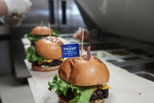 Nhà hàng ăn nhanh lấy cảm hứng từ ông Trump ở bang Texas