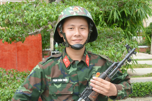 Chiến sĩ thành đồng: 'Hoa điểm giỏi' Phạm Xuân Triệu