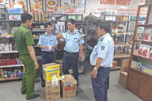Phát hiện, tạm giữ nhiều sản phẩm không rõ nguồn gốc, xuất xứ