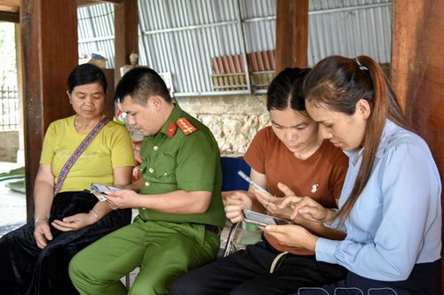 Số hóa hoạt động bộ máy cơ sở