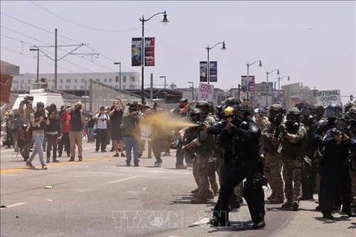 Tổng thống Mỹ Donald Trump bảo vệ việc triển khai binh sĩ tới Los Angeles