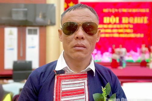 Anh Pham khiếm thị hiến đất mở đường