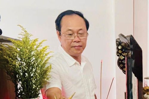 Ban Biên tập thăm gia đình các đồng chí nguyên lãnh đạo Báo Huế ngày nay