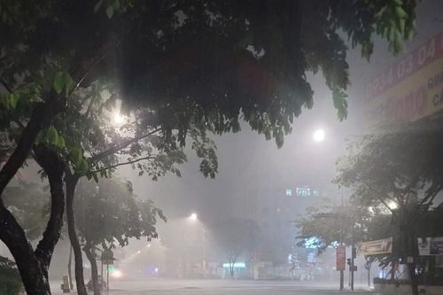 Cuộc sống người dân đảo lộn, giao thông tê liệt