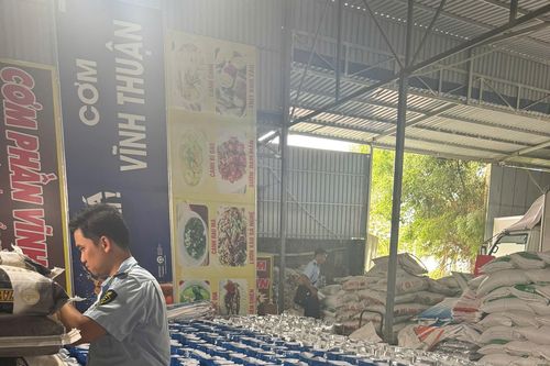 Thu giữ trên 60 tấn sản phẩm xử lý môi trường nuôi trồng thủy sản tại Kiên Giang