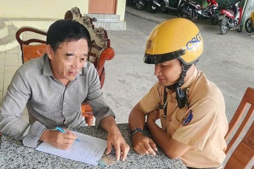 Người đàn ông đi xe ba gác ngược chiều ở TP.HCM bị xử phạt từ clip trên mạng xã hội