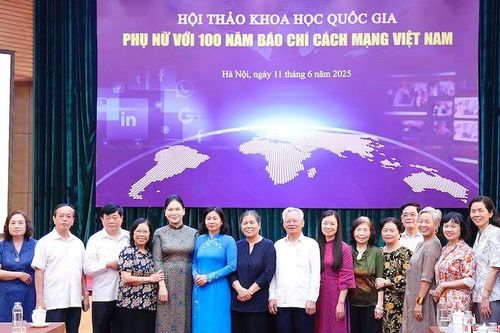 Tôn vinh vai trò phụ nữ trong 100 năm phát triển Báo chí Cách mạng