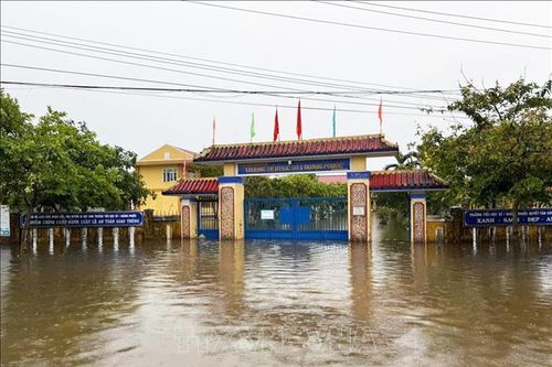 Ảnh hưởng bão số 1: Nhiều nơi ở thành phố Huế bị ngập lụt, huyện Phú Lộc vỡ một đoạn đê