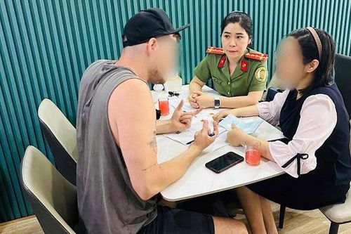 Sửa thông tin thị thực, người nước ngoài lĩnh án phạt và bị trục xuất