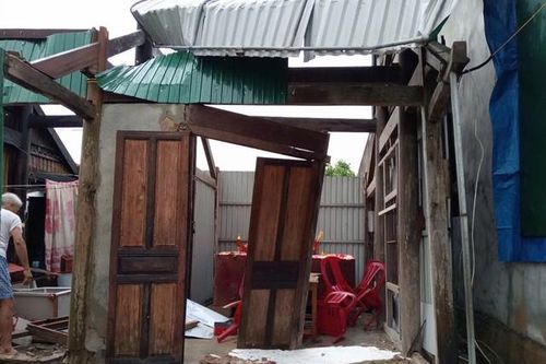 Trận lốc xoáy 1 phút càn quét hàng chục ngôi nhà ở Hà Tĩnh