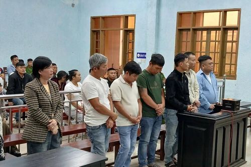 Xét xử nhóm đối tượng uy hiếp Cảnh sát giao thông, bảo kê xe quá khổ, quá tải