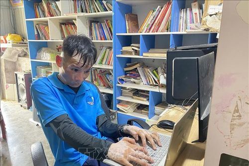 Vượt lên nghịch cảnh nhờ công nghệ