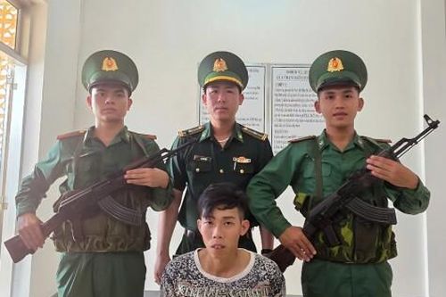 Tạm giữ đối tượng mang ma túy ra biển sử dụng