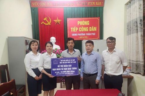 Quỹ Bảo hiểm xe cơ giới trao hỗ trợ nhân đạo cho gia đình nạn nhân tử vong do TNGT