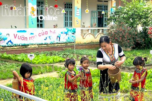 Tạo nền tảng tiếng Việt cho trẻ dân tộc thiểu số