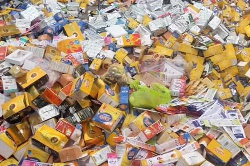 Điều tra nguồn gốc số lượng lớn thực phẩm chức năng bị đổ ra bãi rác ở Quảng Ninh