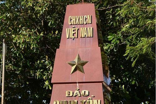 Báo giấy vượt sóng ra với Trường Sa và nhà giàn DK1