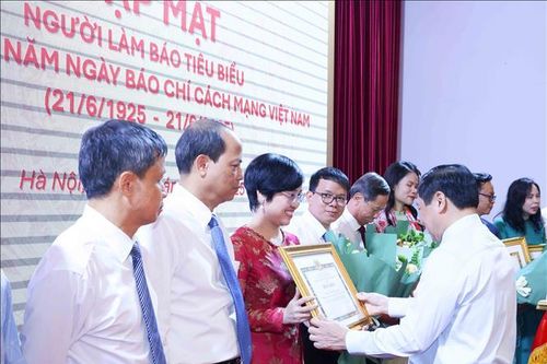 Gặp mặt Người làm báo tiêu biểu nhân Kỷ niệm 100 năm Ngày Báo chí Cách mạng Việt Nam