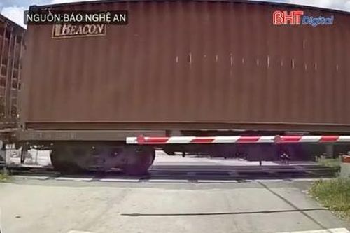 Người đàn ông tử vong khi cố vượt qua đường sắt tại thành phố Vinh