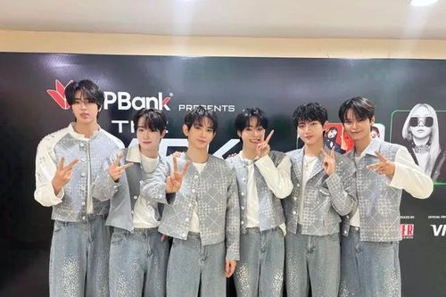 TEMPEST khuấy động đại nhạc hội với 'Sóng tình', Hanbin được khen khi làm MC