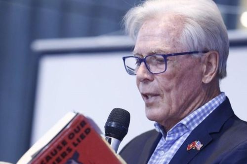 Con trai McNamara: 'Vì cha chúng tôi nói dối'