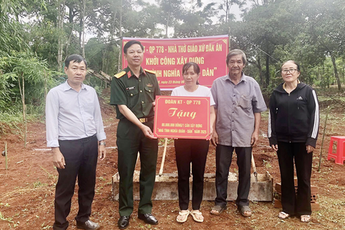 Đoàn Kinh tế - Quốc phòng 778 (Quân khu 7) khởi công xây dựng 'Nhà tình nghĩa quân – dân' tặng đồng bào có đạo