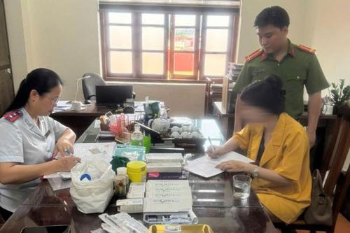 Phát hiện 2 vụ 'thẩm mỹ viện' cho khách trong nhà nghỉ