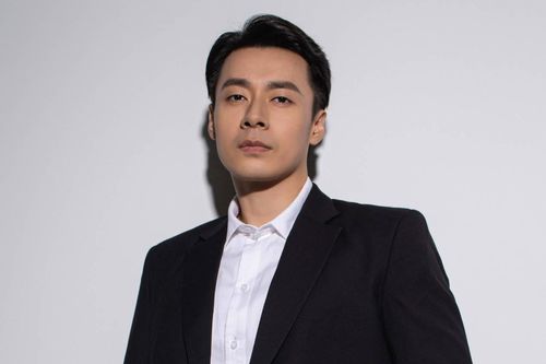 Diễn viên Vu Thanh Bân đi giao đồ ăn