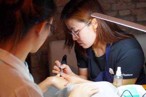 bTaskee mở dịch vụ gội đầu, làm móng tại nhà