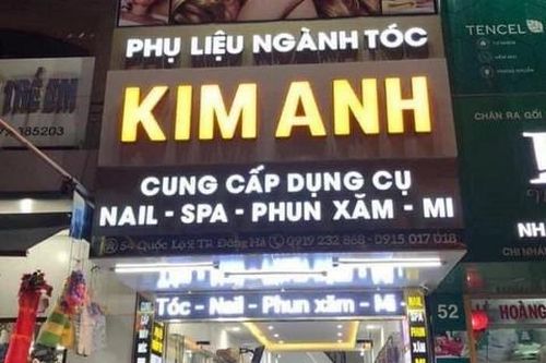 Tịch thu 2,5 tấn mỹ phẩm không rõ nguồn gốc tại một cửa hàng