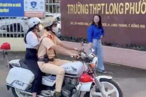 Cầm nhầm thẻ dự thi của bạn, nữ sinh được CSGT Đồng Nai hỗ trợ kịp giờ thi