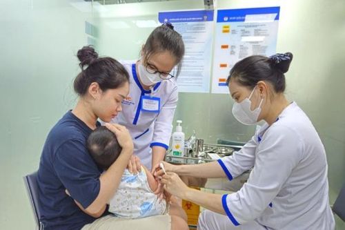 Tiêm miễn phí cho người đến vùng dịch, điểm mới trong chính sách tiêm chủng