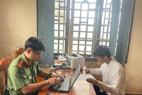 Vụ gian lận thi tốt nghiệp THPT ở Lâm Đồng: Thí sinh và người hỗ trợ bên ngoài có thể bị xử lý thế nào?