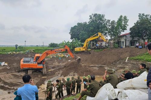 Kiểm tra sự cố đùn sủi gây sạt lở đê điều ở Bắc Ninh
