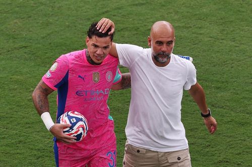 Pep phải ra tay dọn dẹp Man City
