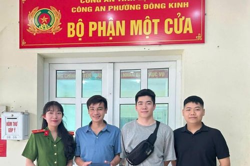 Nhặt được điện thoại, trả lại người đánh rơi
