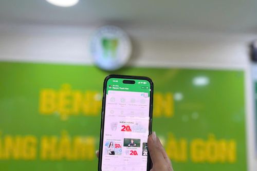 Nỗi niềm người bệnh xếp hàng từ 4h sáng