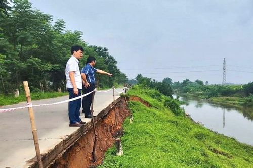 Sạt trượt taluy nghiêm trọng tại kè đê Lâm Hạc, xã Bản Nguyên